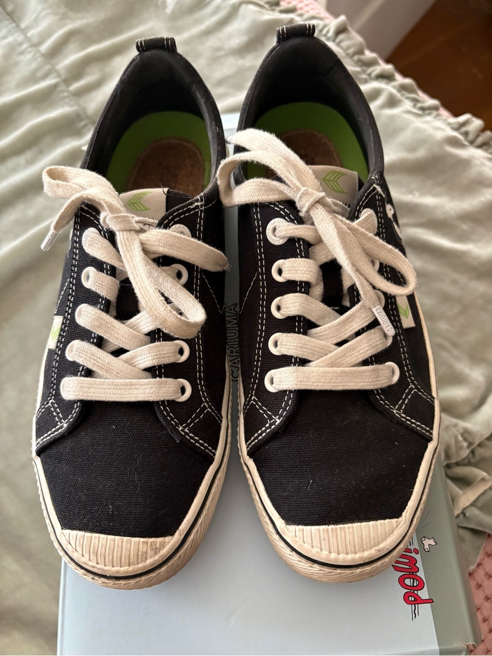 Cariuma size 9 Black Canvas Snoopy Sneakers